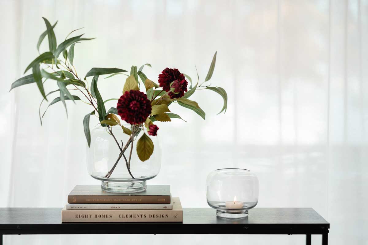 hylle med vase