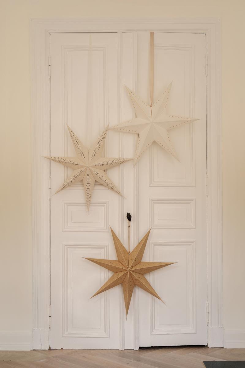 Adventstjerner på vegg