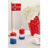 !7. mai lys på spisebord med bordflagg