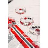 bånd 17. mai på dekket bord