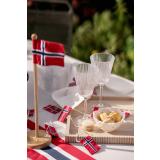 Vinglass fie servert på lysfat rille til 17. mai bord