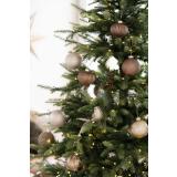 Glasshjort brun i juletre med matchende julekuler