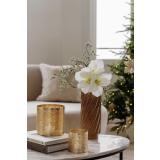 Ylva telysholder i to størrelser på bord med vase og blomster