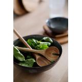 salatbolle iben i grønn-blå keramikk med salatbestikk