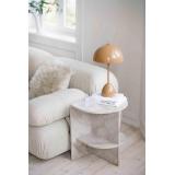 Sidebord Marvel ved siden av sofa med bordlampe paris