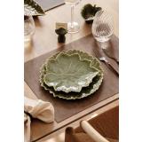 Dekkebrikke isa med servise leaves og maple