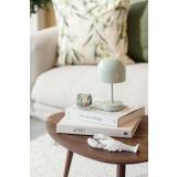 Yana bord styles med lampe napoli, telysholder vanja og figur hummer