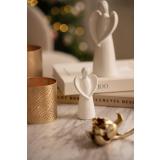 Porselen engler på sofabord med lykter og dekorblomst