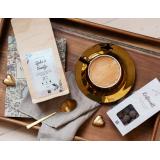 Aromakaffe Sjokolade og Vanilje på june serveringsbrett