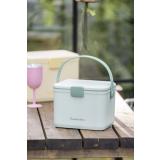 Kjølebag på benk utendørs