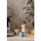 Espressokopper på kjøkkenbenk