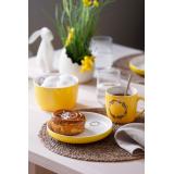 påskepyntet bord med servise Krans