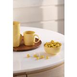 Skål fylt med godis og kopp i samme serie står klar til servering