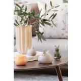 Dekorhøne Lilly i to størrelser på sofabord