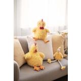 Påskehøner sittende i sofa