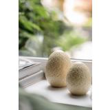 Dekoregg i gul stående i vinduskarm