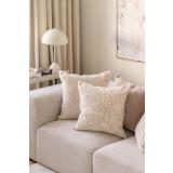 Putetrekk chenille i front sammen med andre beige puter