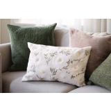 Pute daisy, artisjokk og bianca i sofa