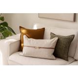 Putetrekk i fargene brun, beige og grønn i sofa