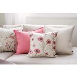 pute med broderte blomster