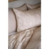 Sengesett Amalia og Adele Sateng beige i seng