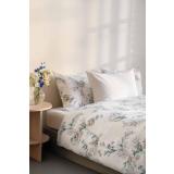 Jersey stretch laken på seng med satengsengesett