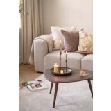 Bord yana med lysfat melina og lysestaker og fugl golden som pynt