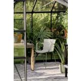 Utestol Synne grønn stående ute i drivhus