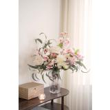 Vase Edda med bukett på konsollbord ethan