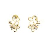 Øredobber med hvite emaljeblomster