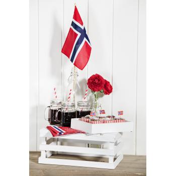 norsk flagg på bord