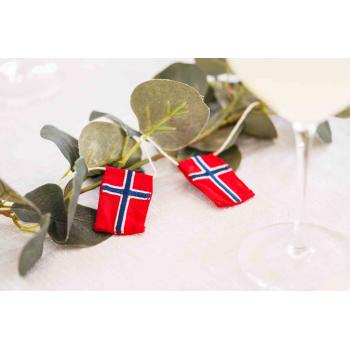 Flaggrekke til 17. mai i girlander