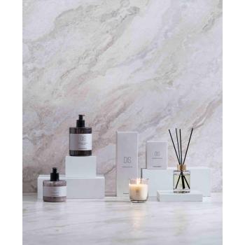 Utstilling av DIS Midnight Jasmine serie håndsåpe, håndkrem, lyd og duftpinner