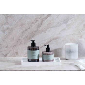 Håndkrem og håndsåpe DIS Siberia Fir på marmor fat