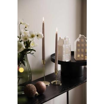 Festlys lakk 4pk lys beige i lysestake prato gull på konsollbord