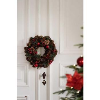 Julekrans hengende på dør