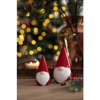 Nisse dekor på bord med røde bær