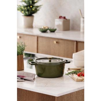 Støpejernsgryte Sabor 4L grønn på kjøkkenbenk