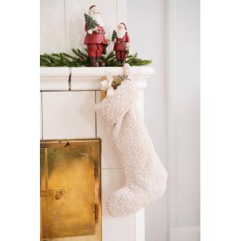 Julestrømpe Teddy offwhite hengende ved peisen