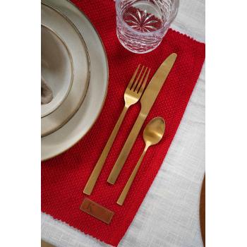 bordbrikke tuva på bord med new york bestikk