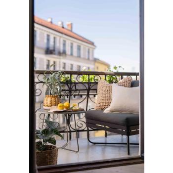 Kurv Mona på balkong