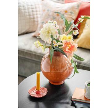 Lysestake og vase på sofabord