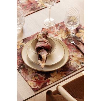 Kuvert med dekkebrikke og serviett høstløv og servise iben