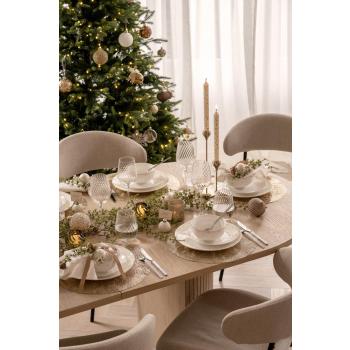 Borddekking med servise stjernehimmel, girlander og lysholdere