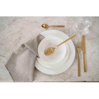 Hvit servise med riller