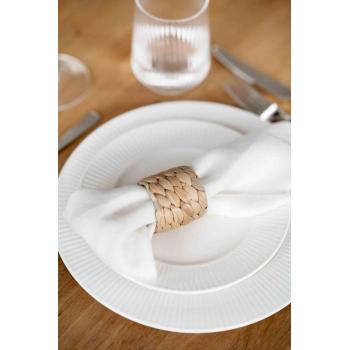 Hvitt servise med riller