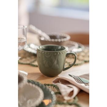 Ebba kopp på dekt frokostbord