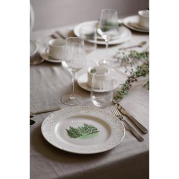 Bord dekket med duk og servise