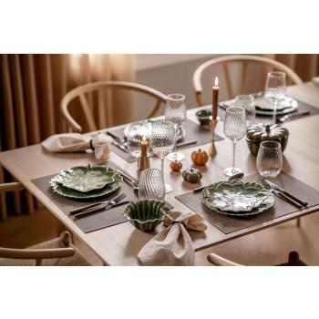 borddekking med servise maple og leaves