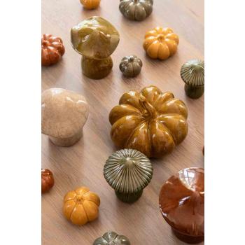 Samlebilde av gresskar og sopp figurer